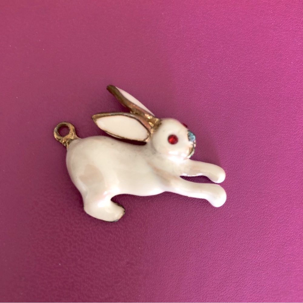 Vintage enamel rabbit 🐇 pendant- red stone eye- chip on nose
